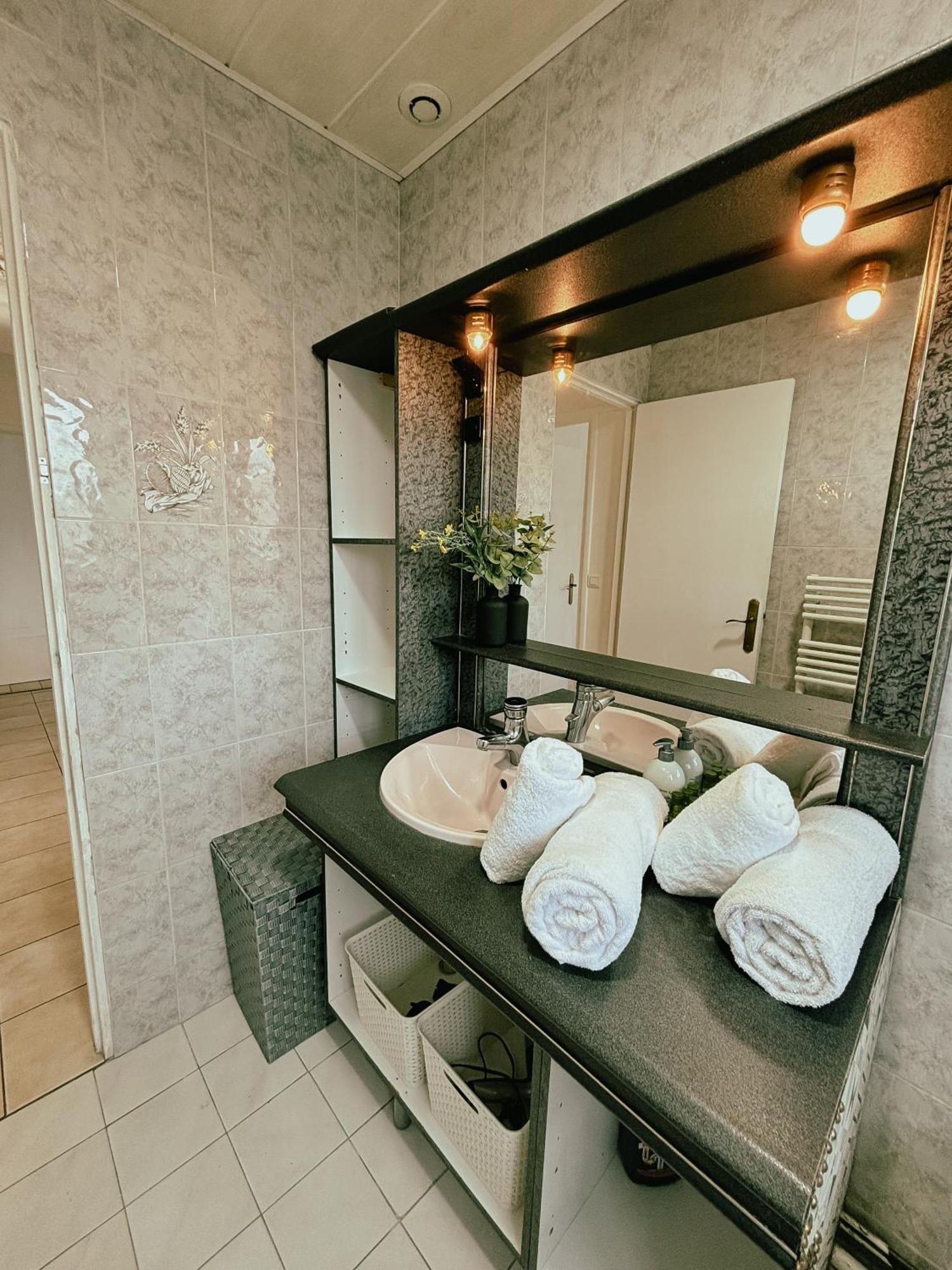 Appartement Duplex Avec Jardin - Proche Paris - Disneyland - Rer - *
